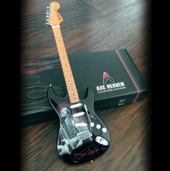 Jimi Hendrix Mini Fender™ Strat™ Tribute Guitar Model